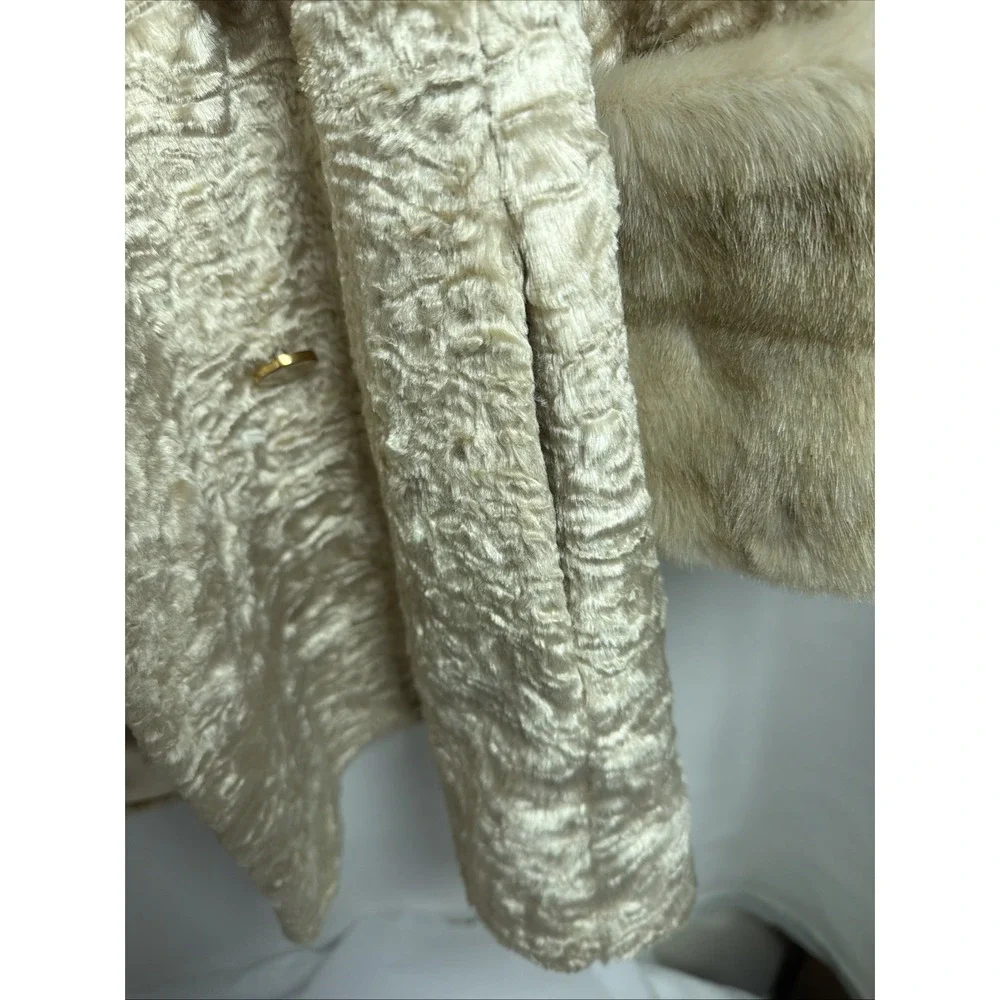 Aristocrat Women's Vintage Wool Blend‎ Fur Trim Coat Ivory Tan Short Sm/med 60's
